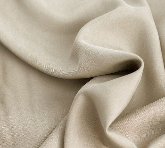 Tencel lyocell twill fabric with a smooth drape