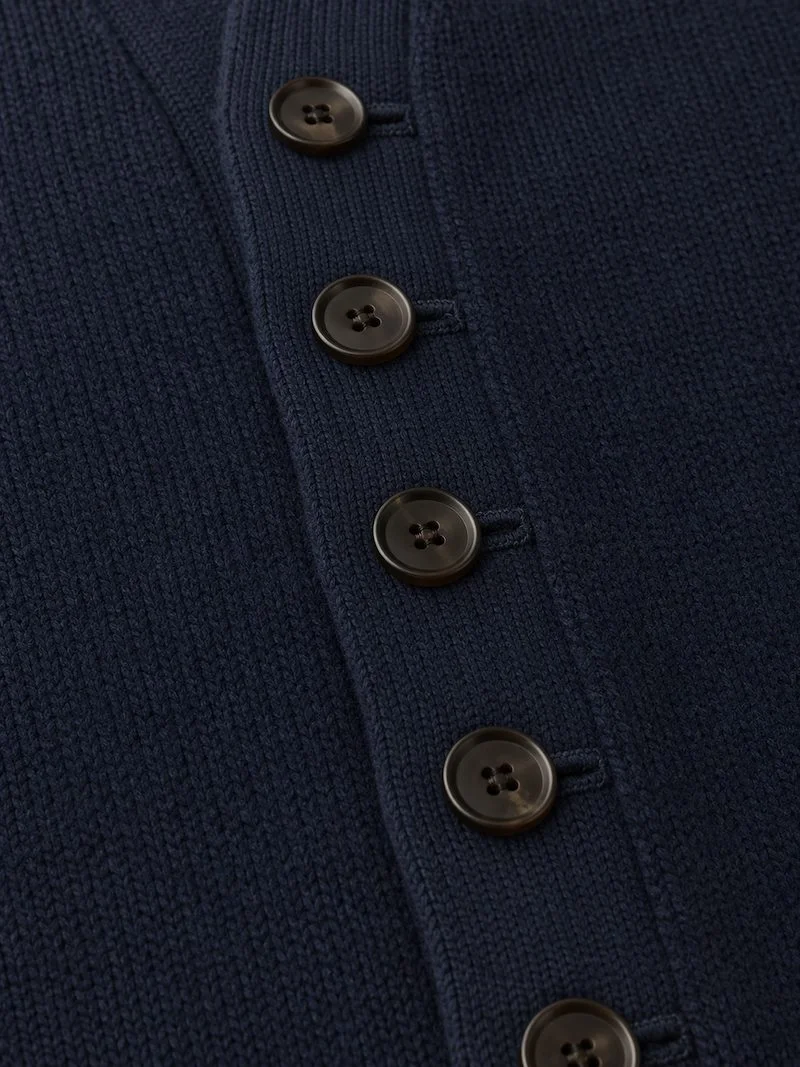 Cardigan front band with knitted buttonholes