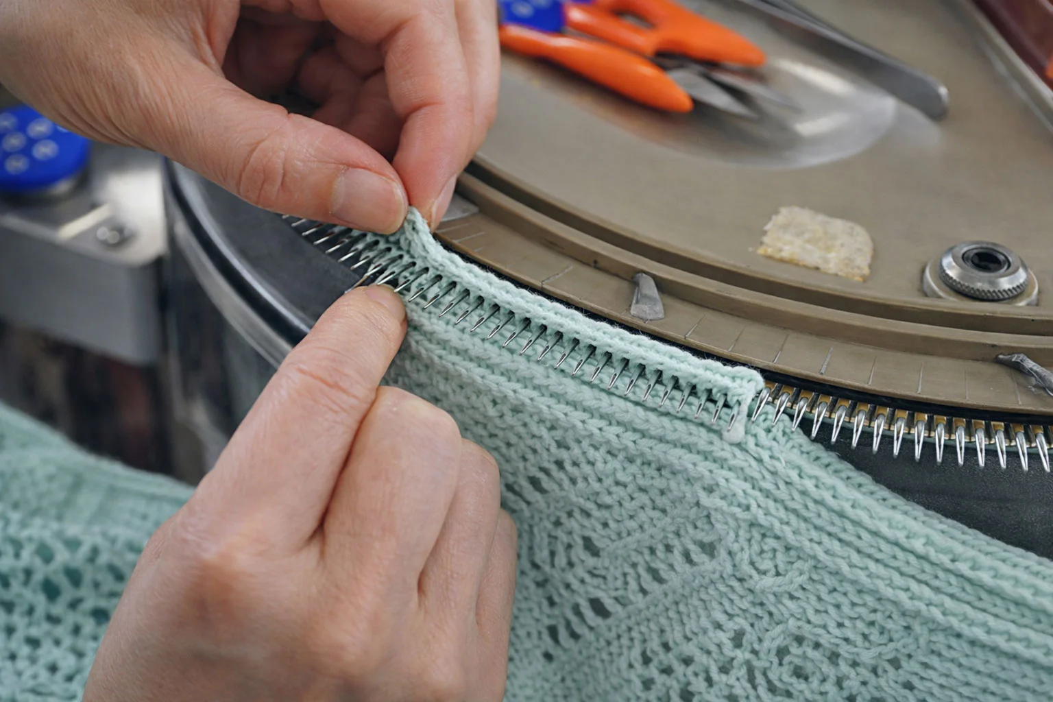 Knitted edge being placed on a linking machine