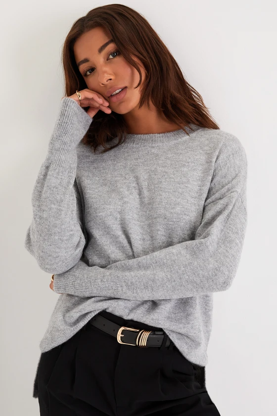 Oversized grey sweater with dropped shoulders and full sleeves.