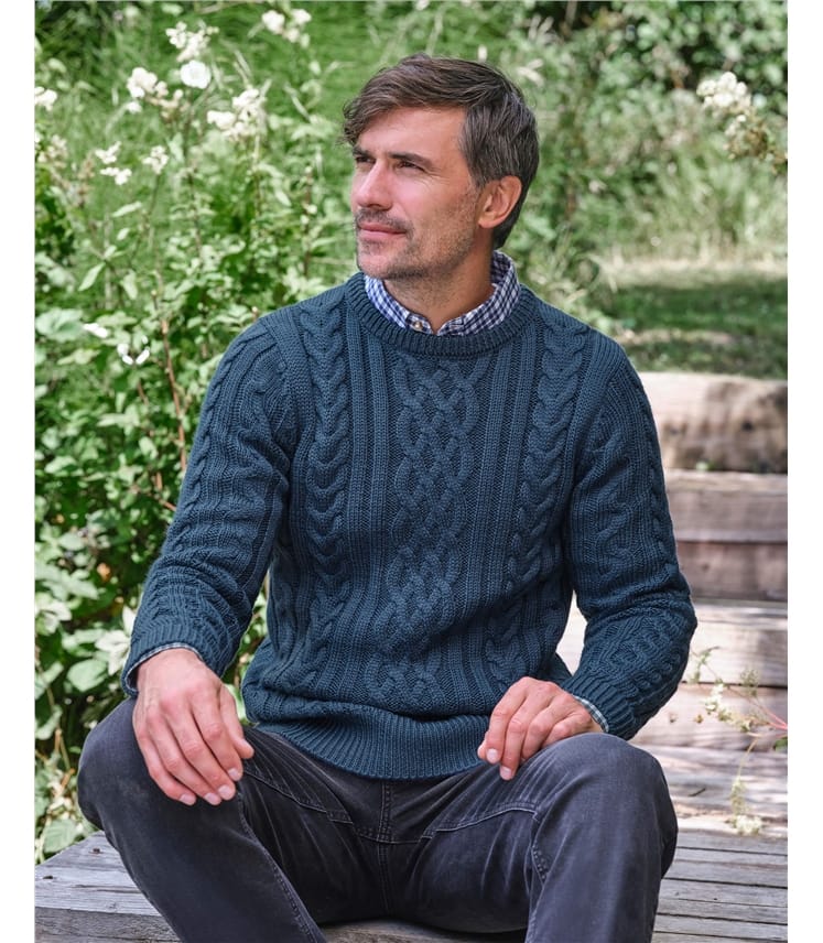Bulky wool sweater knit surface