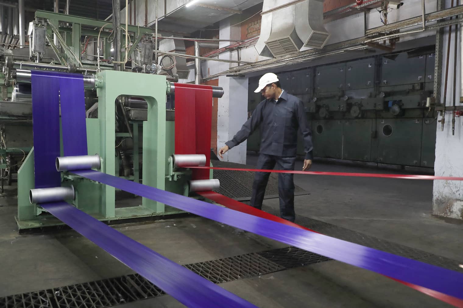 Acrylic fiber on an industrial wet-spinning production line